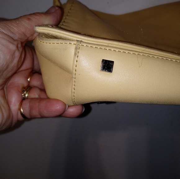 Vintage Anne Klein Retro Pale Yellow Leather Satchel Crossbody/Shoulder bag - Picture 4 of 10